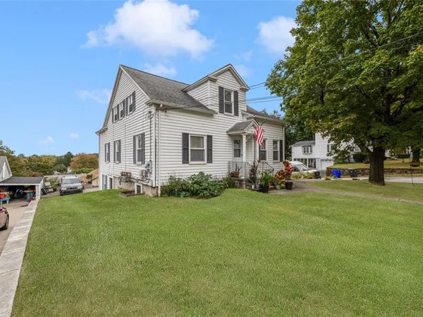 32 Pawtuxet Ter, West Warwick, RI 02893