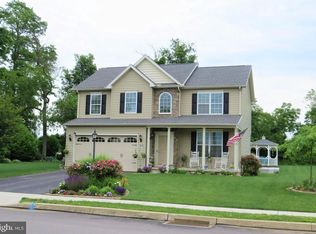 1070 Pearl Dr, Hanover, PA 17331