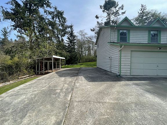5th image of 1494 Emerald Ct