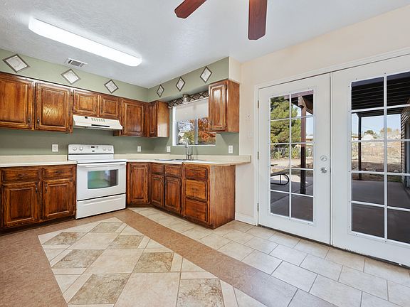 5th image of 230 N Scenic Dr W
