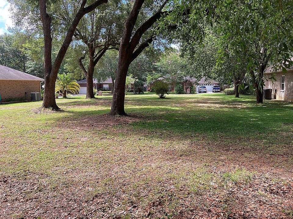 2nd image of 3332 Holt Cir