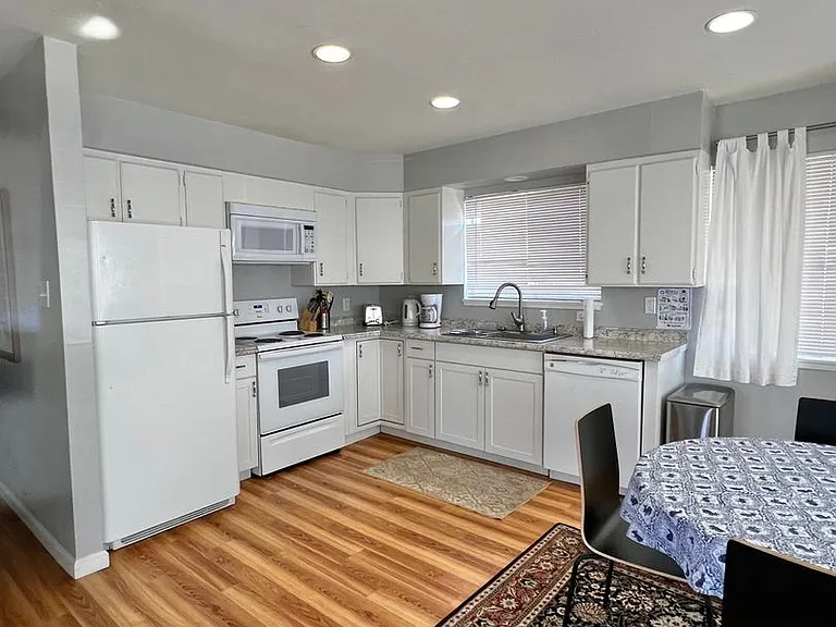 561 Claremont St #B — Photo 6