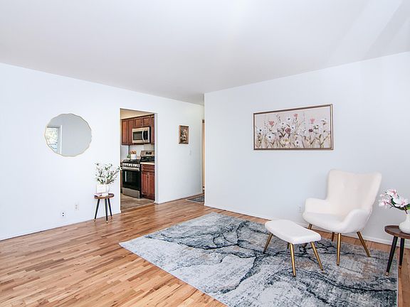 4th image of 352 Manor Dr