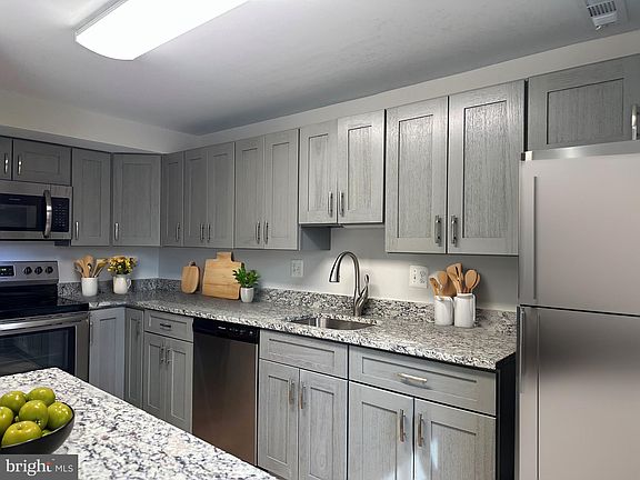 2nd image of 50 Benton Ct