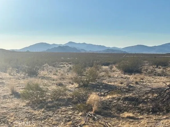 112 Colusa Rd, Apple Valley, CA 92307