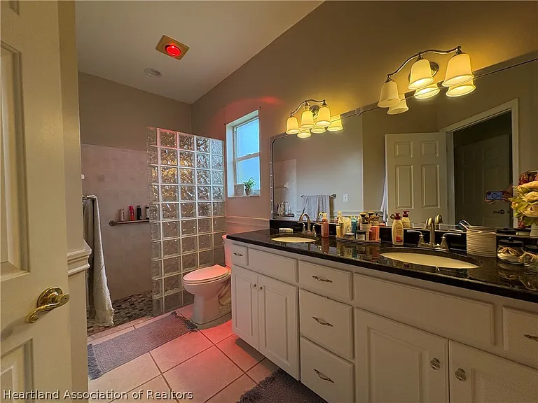 2843 Meadowood Ln — Photo 23