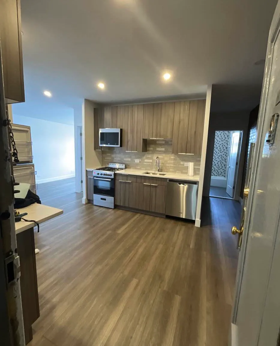 901 Avenue H — Photo 1