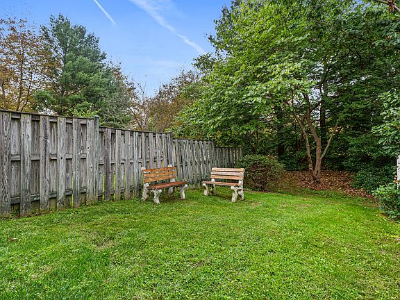 5th image of 291 Spencer Cir