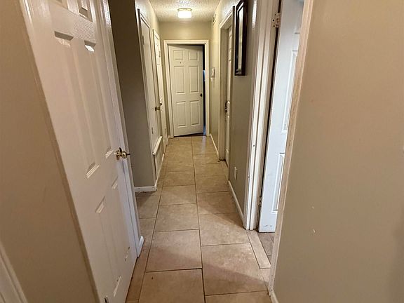 5th image of 3002 S Taft St
