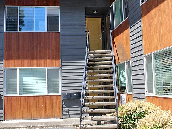 3rd image of 2725-2743 SE Taylor St #2733