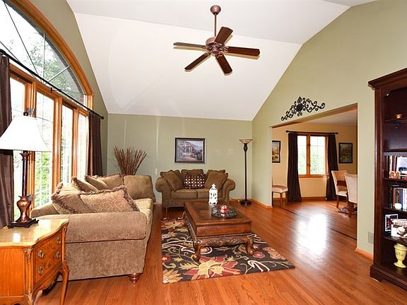 4th image of 20957 Bradford Dr