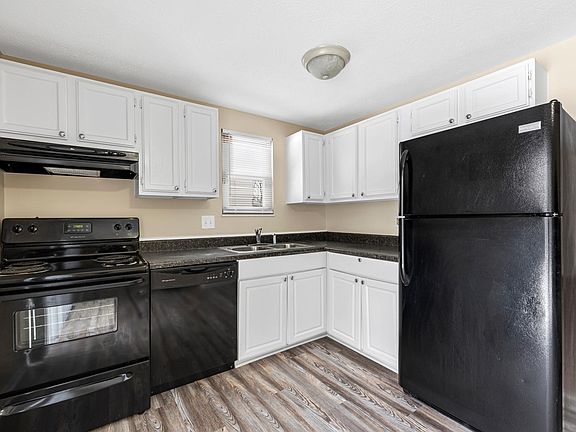 4th image of 2533 Woodsedge Ct