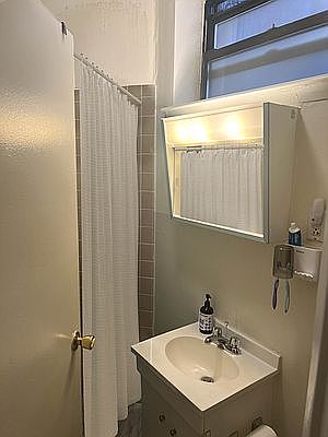 4th image of 415 E 90th St APT 3C