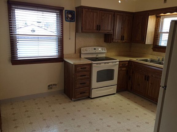 3rd image of 3102 Stanfield Dr