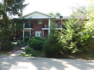 202 Williamsburg Dr APT 4, Thiensville, WI 53092