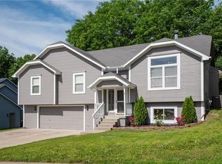5386 NW Heritage Hill Rd, Parkville, MO 64152