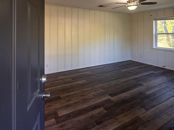4th image of 202 Hollywood Dr