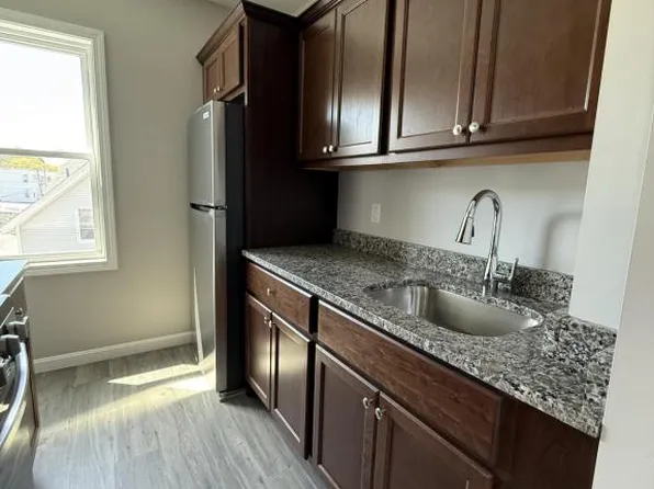 133 Bogle St, Fall River, MA 02723