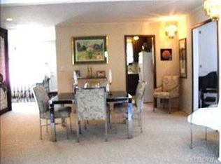 58 Diamond Dr, Plainview, NY 11803