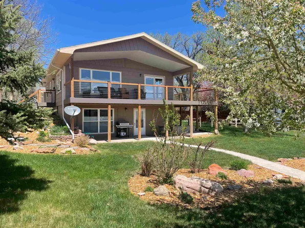 305 N 19th St, Hot Springs, SD 57747