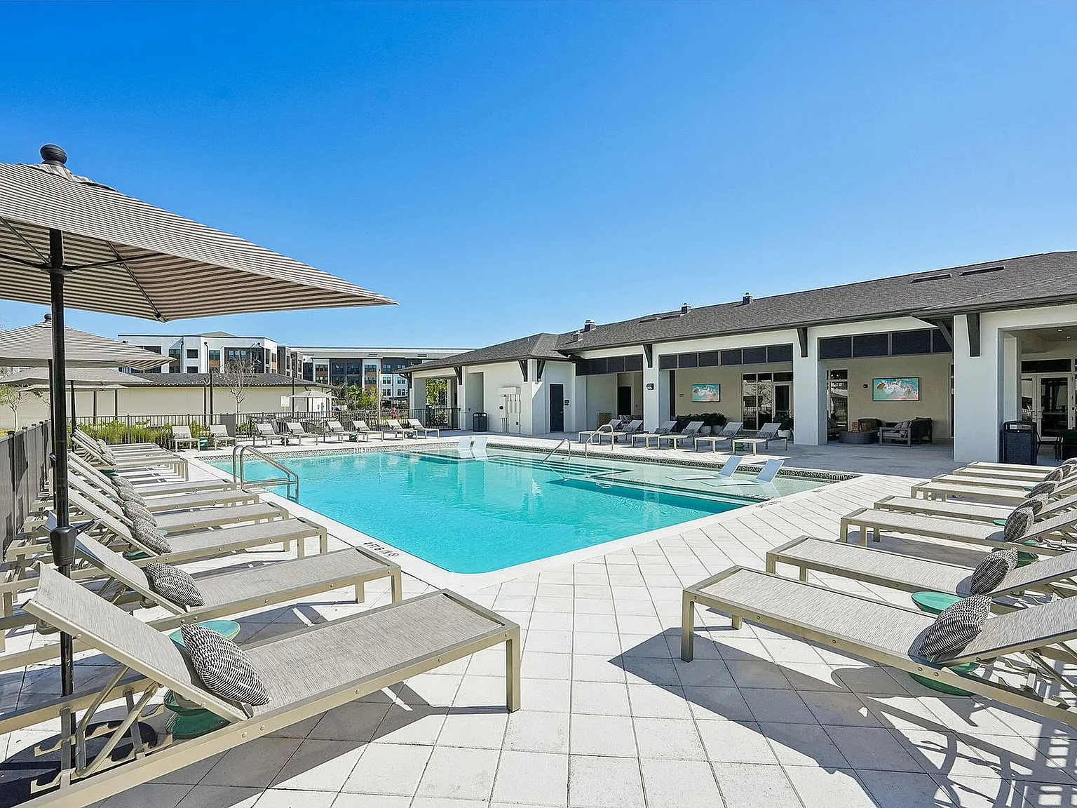 Estero Vista Apartments — Photo 1