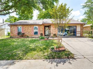 7106 Chinaberry Rd, Dallas, TX 75249