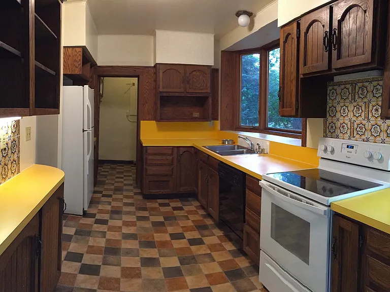 740 University Ave — Photo 5