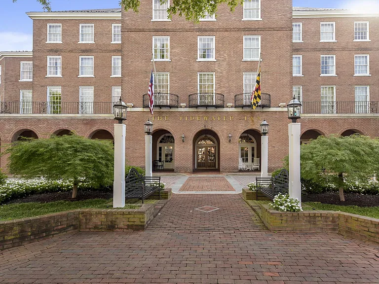 Famous Tidewater Inn