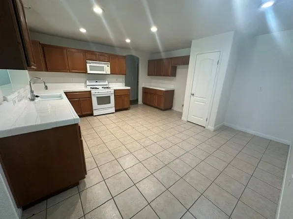 5413 Coastal Wind St, Bakersfield, CA 93312
