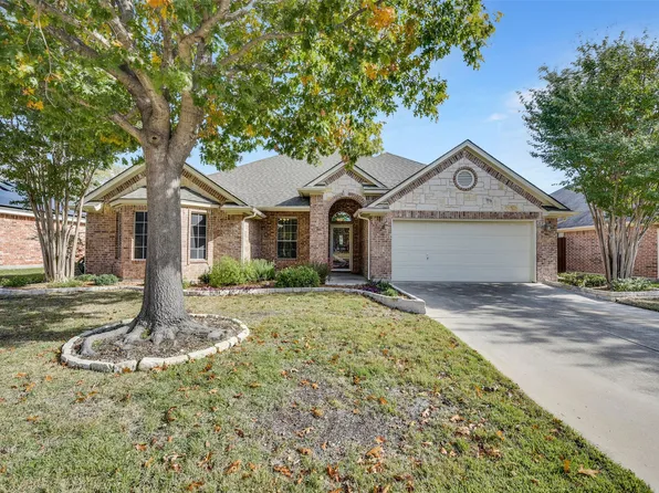 628 Chestnut Ln, Saginaw, TX 76179