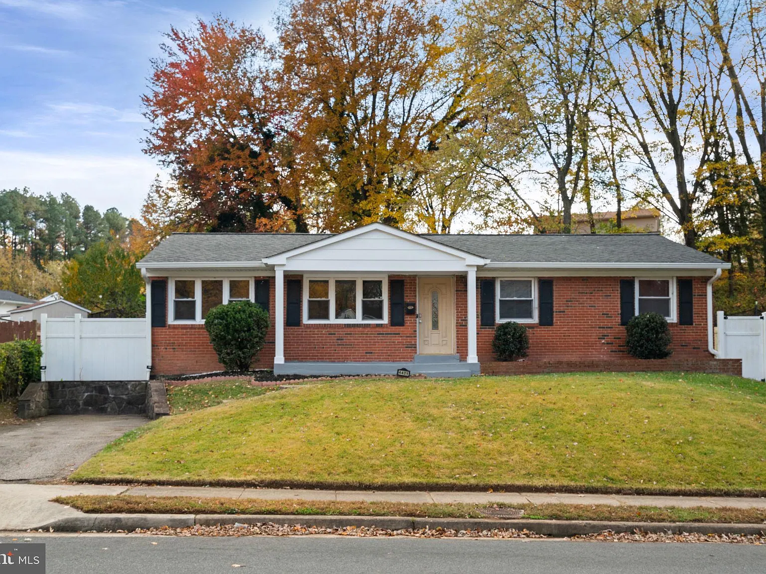4 bed, 2.0 bath, 1500 sqft, $2,800 — Photo 4