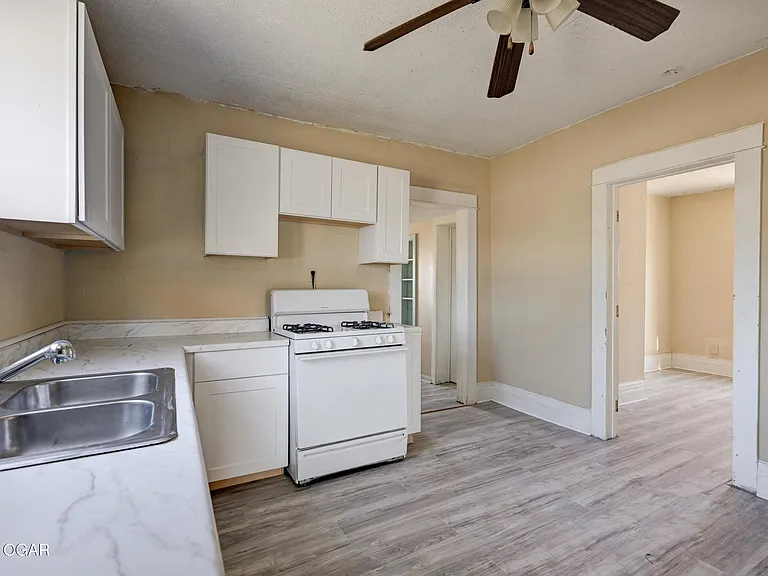 1417 W A St — Photo 13