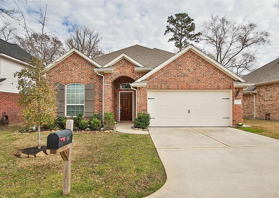 With a small lot and minimal landscaping, you will have plenty of time to relax on the back porch and enjoy the golf course view.