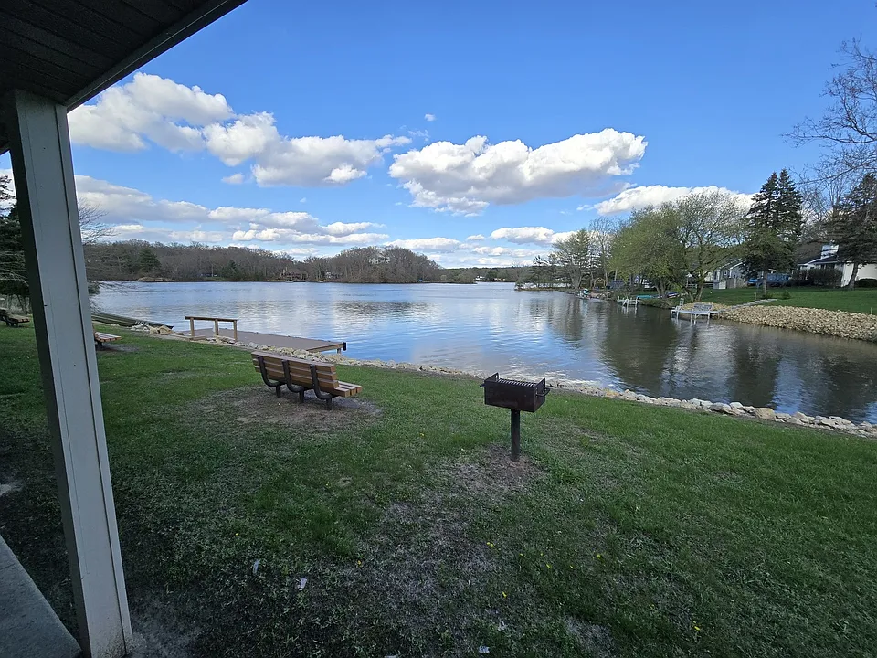 213 Maple Ln