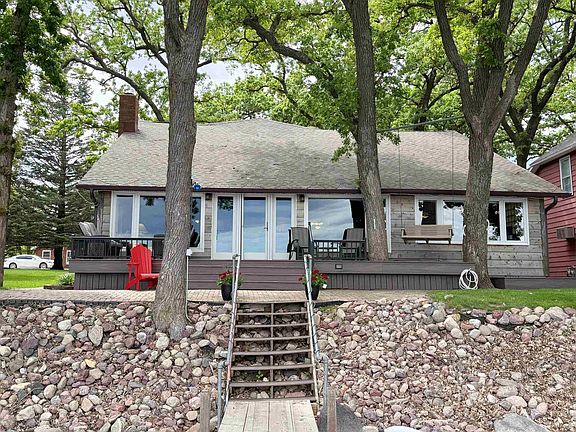 2nd image of 2206 Okoboji Blvd