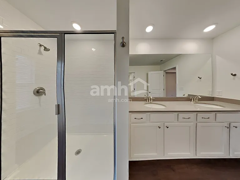 130 Marin Dr — Photo 16
