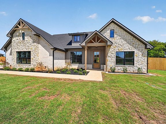 4th image of 370 Grace Ln