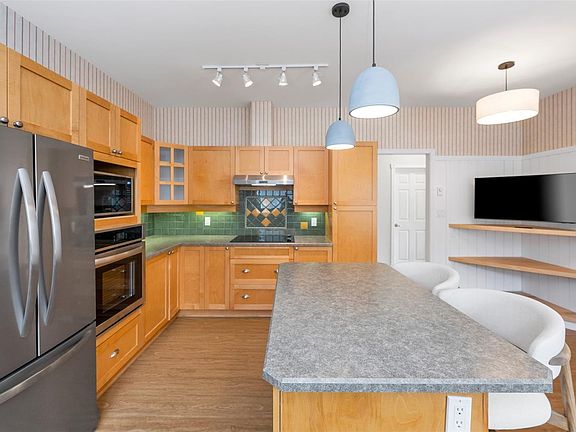5th image of 2235 Harbour Rd #13