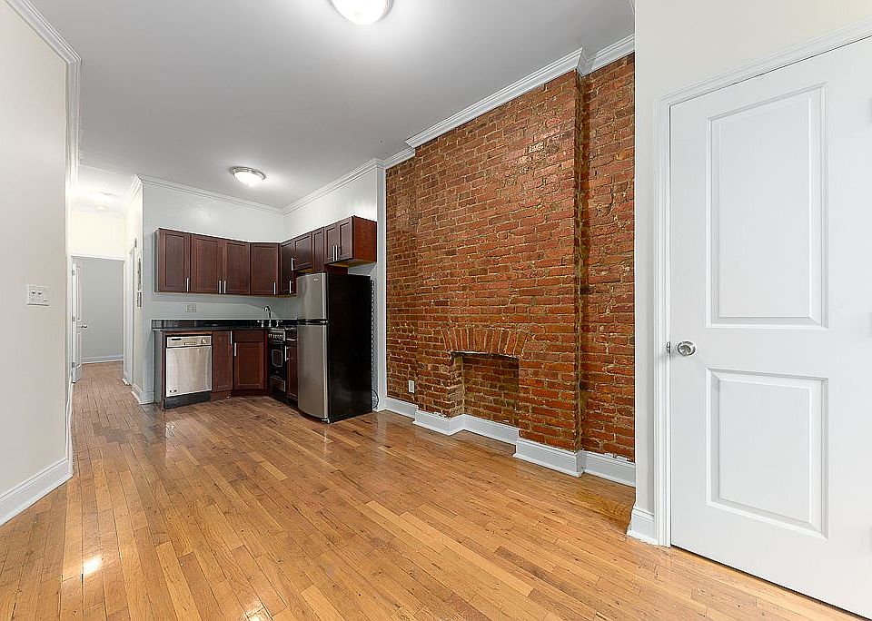 1st image of 260 Saint James Pl APT 1B