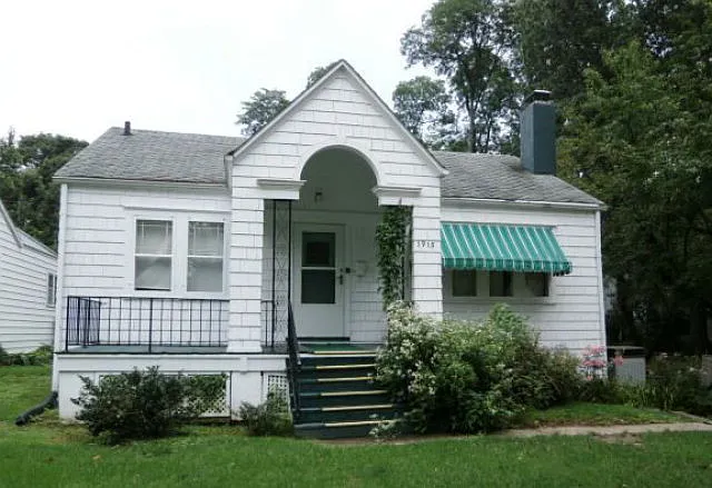 1915 Oak St photo 1