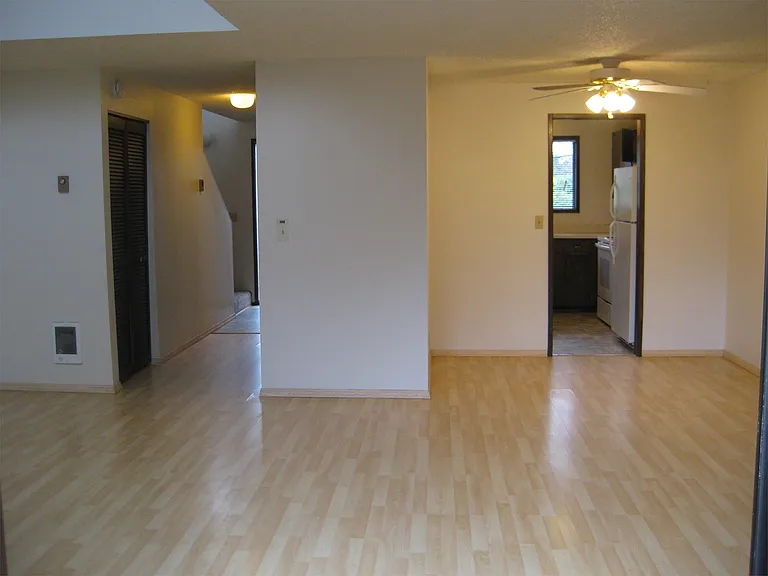 925 Coburg Rd #8 — Photo 6