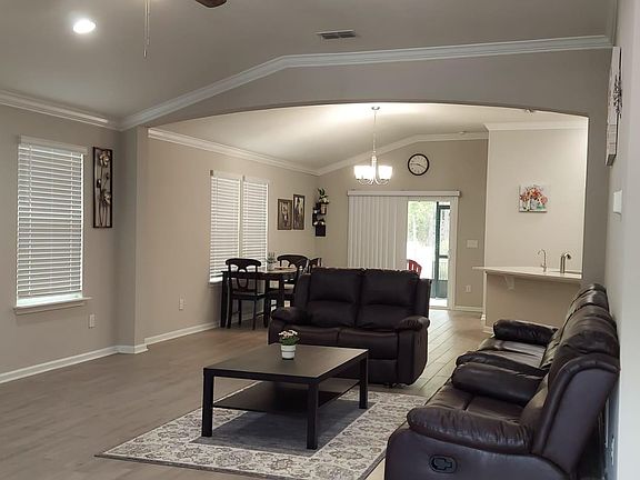 4th image of 388 Glasgow Dr