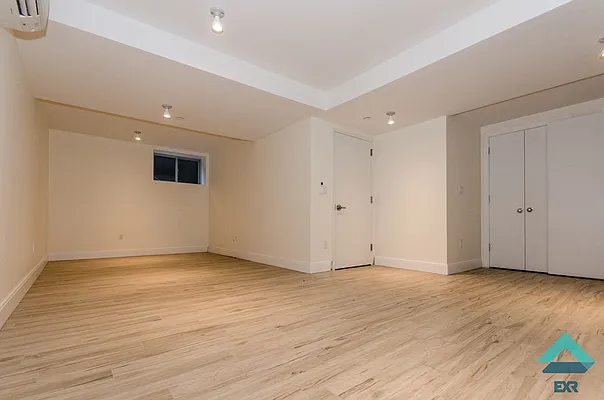 Rented by EXR | media 4