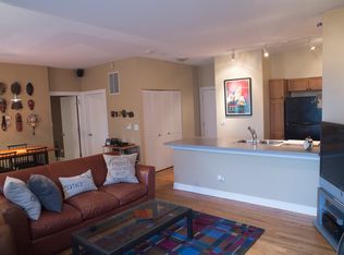 2922 N River Walk Dr, Chicago, IL 60618