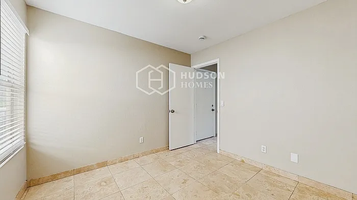 3259 E Kerry Ln — Photo 19