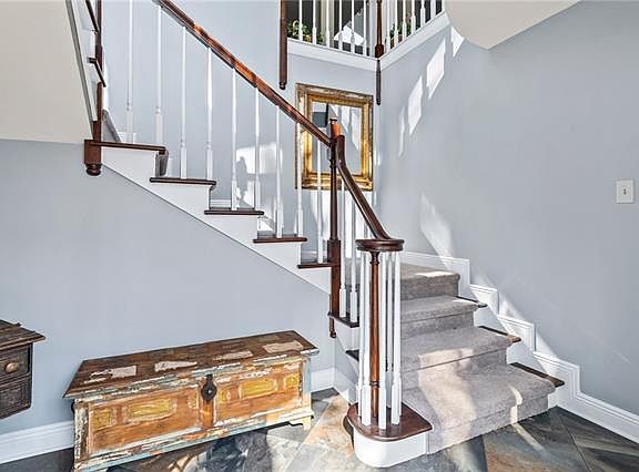 3rd image of 632 Village Ln S