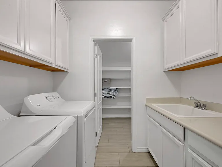 12321 Silvana St — Photo 26