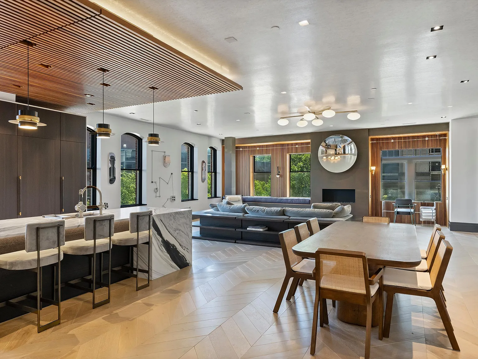 3 bed, 3750 sqft, $14,000 — Photo 2