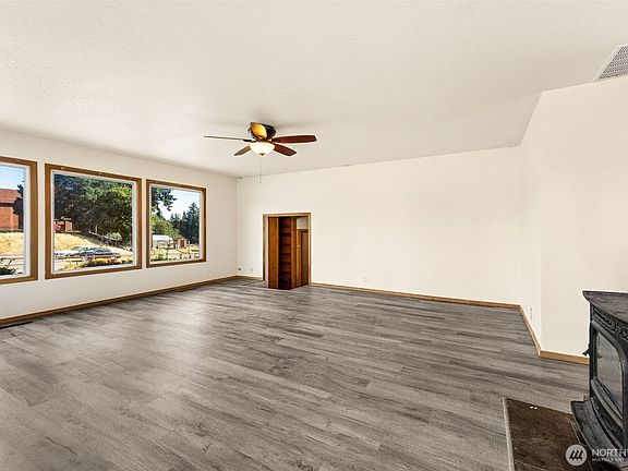 4th image of 1648 Wolves Road
