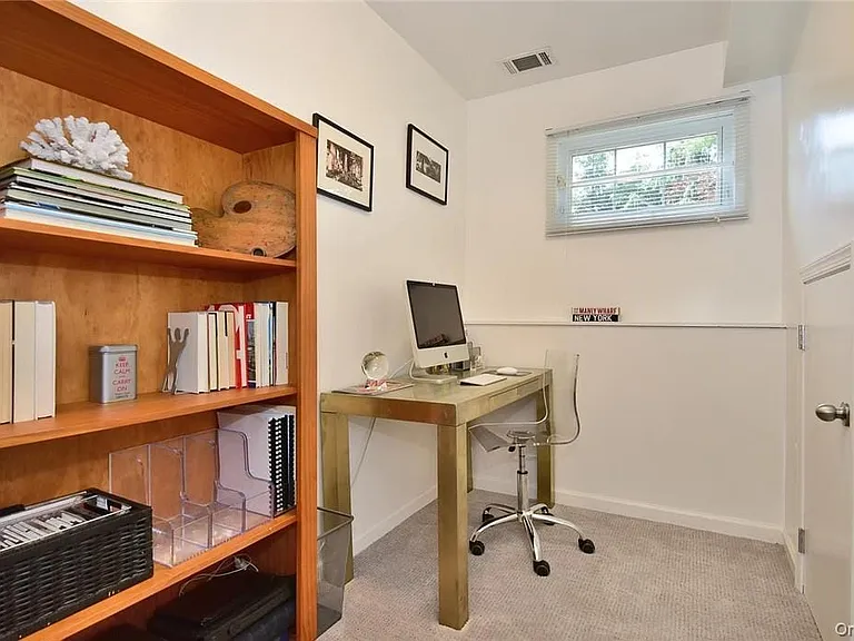 9 Franklin Ave — Photo 27